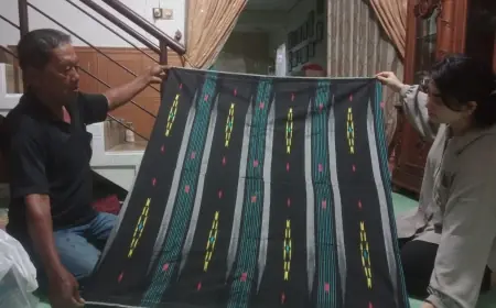 Melihat Perajin Tenun Ikat Tradisional Gresik yang Terancam Krisis Regenerasi