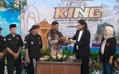 Potong Tumpeng Warnai Deklarasi Solidaritas Kawasan Industri Nganjuk