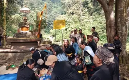 Khidmatnya Suku Tengger di Provlo Saat Ritual Mendak Tirta