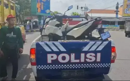 Truk Terguling di Simpang Lima Madiun, Diduga Terobos Lampu Merah