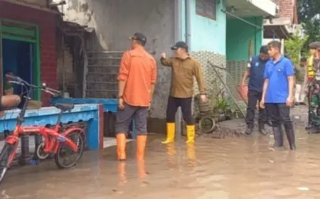 Bersama BPBD, Kapolres Jombang Turun Tangan Bantu Korban Banjir