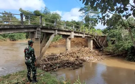 Banjir di Tulungagung Putuskan Jembatan Desa Suwaru