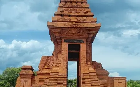 Menelusuri Jejak Majapahit melalui Candi Bajang Ratu, Destinasi Wisata Sejarah di Mojokerto