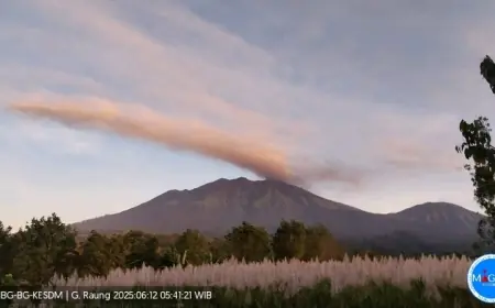 Kolom Abu Erupsi Gunung Raung Capai 1.000 Meter ke Arah Selatan, Bondowoso Aman