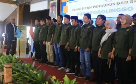Dikukuhkan, PWI Probolinggo Harus Siap Hadapi Tantangan Disrupsi Informasi