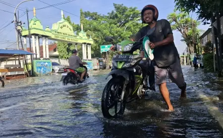 Imbas Banjir di Morowudi Gresik, Puluhan Motor yang Melintas Mogok