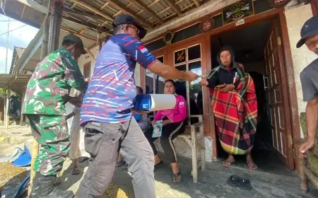 Siap Siaga Erupsi Gunung Raung, BPBD Bondowoso Salurkan Masker dan Kacamata Gratis