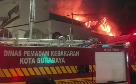 Gerai Terbakar, Motor Disambar: Kebakaran Pizza Hut di Darmo Diwarnai Aksi Pencurian