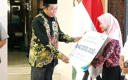Buruh Tani Tembakau dan Guru Ngaji di Bondowoso Terima Jaminan Ketenagakerjaan