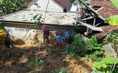 Sungai Tundo Meluap, Banjir dan Longsor Tutup Akses Desa Pujiharjo, Warga Sempat Terisolasi