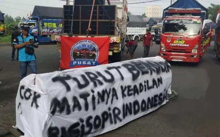 Ratusan Sopir Truk Gelar Demo di Surabaya Tolak Kebijakan ODOL