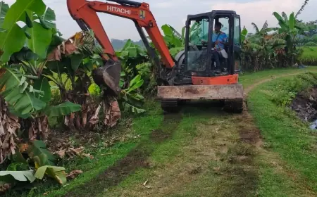 Komitmen Atasi Banjir, DPUPR Nganjuk Lakukan Normalisasi Sungai di Desa Gemengeng