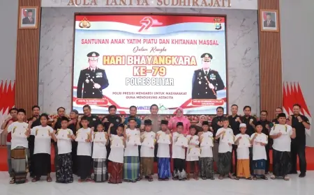 Mengisi Waktu Libur Sekolah, Anak-Anak di Blitar Ikuti Khitanan Massal di Polres Blitar