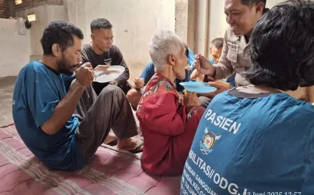 Kisah Inspiratif Mujianto: Warga Tulungagung Rawat Puluhan ODGJ Secara Mandiri di Rumahnya