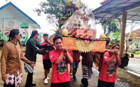 Ajang Promosi Budaya, Kirab Tumpeng Situs Beteng Majapahit Digelar Desa Sidomekar Jember