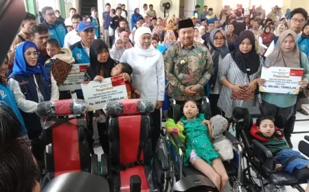 Gubernur Jawa Timur Serahkan 8 Macam Bansos di Jombang Senilai Rp5,69 Miliar