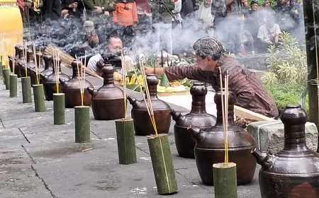Pentirtaan Jolotundo Diruwat, Lestarikan Budaya dan Aktualisasi Menjaga Alam di Mojokerto