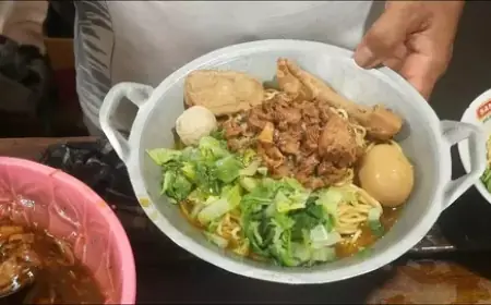 Mie Ayam Sak Wajan, Kuliner Unik Favorit di Lumajang