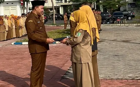Serahkan 43 SK Pensiun PNS, Bupati Pasuruan Berpesan Terus Jaga Silaturahmi