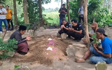 Jenazah Bayi yang Ditemukan di Sungai Brantas Tulungagung Dimakamkan, Polisi Kejar Pelaku
