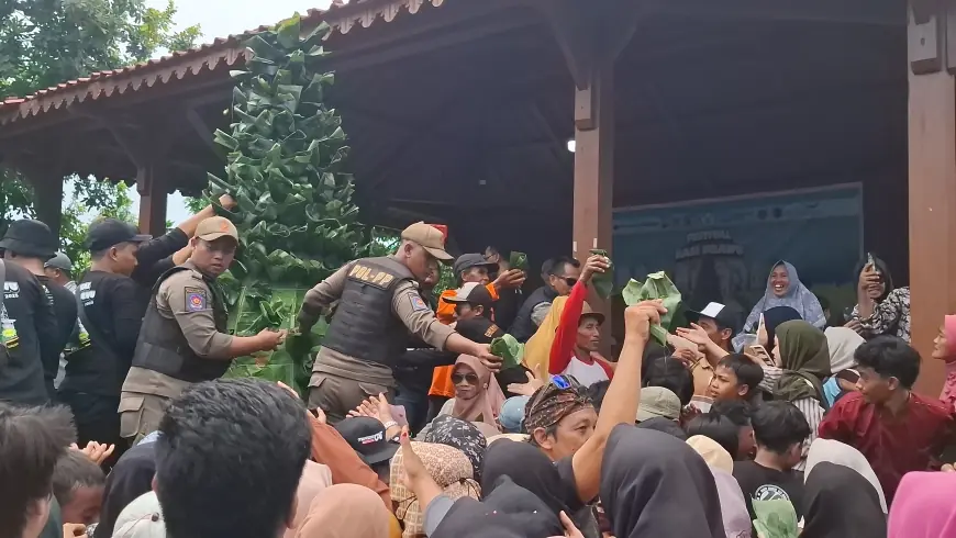 Meriahnya Festival Tumpeng Nasi Krawu di Gresik: Seribu Bungkus Nasi Krawu Langsung Ludes