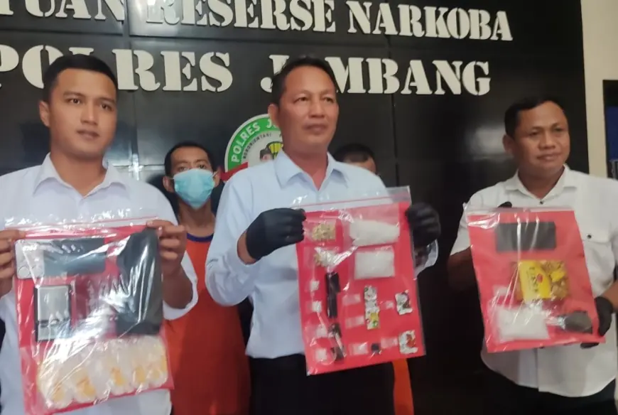 Jombang Darurat Narkoba, Polisi Ciduk Dua Tersangka Berikut Sabu Seberat 210 Gram