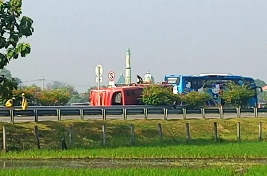 Bus Nusa Bali Terguling di Tol Jombang–Mojokerto, 18 Penumpang Terluka
