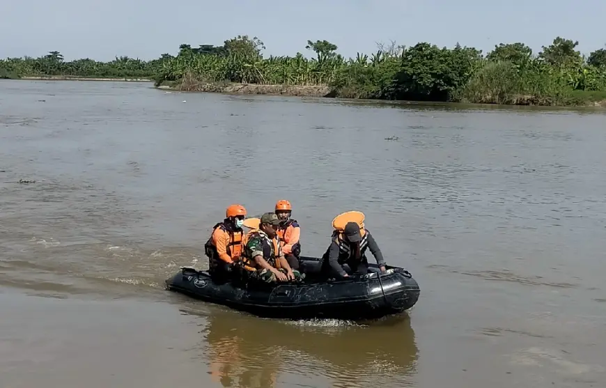 Terjunkan 25 Personel, Pencarian Bocah di Sungai Bengawan Solo Gresik Masih Nihil