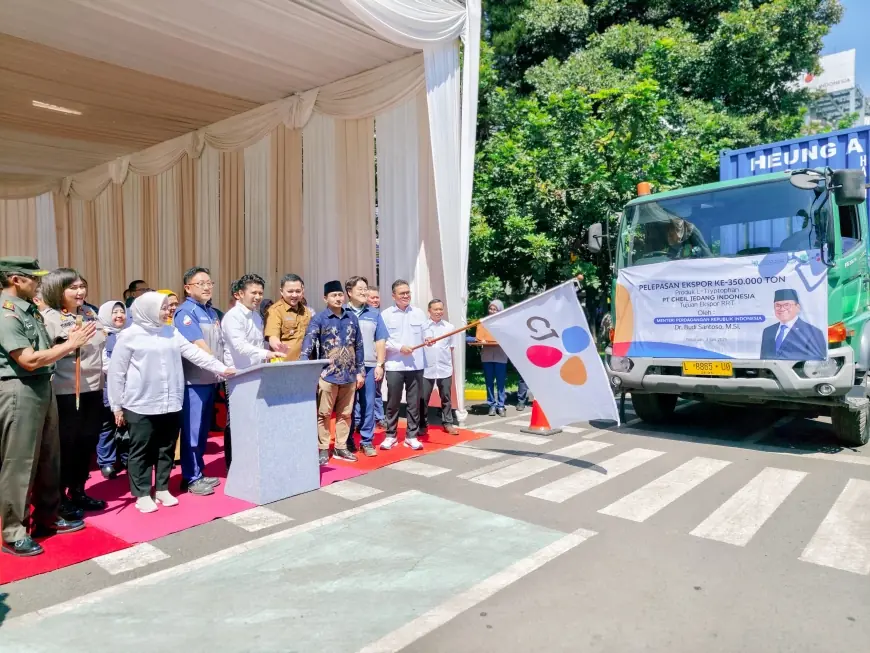 Didampingi Bupati Pasuruan, Menteri Perdagangan Berangkatkan Ekspor 350 Ribu Ton L - Tryptophan ke Tiongkok