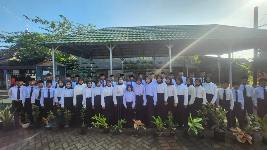 Tasyakuran Kelulusan, Siswa MI Negeri 3 Malang Tanam 200 Pohon