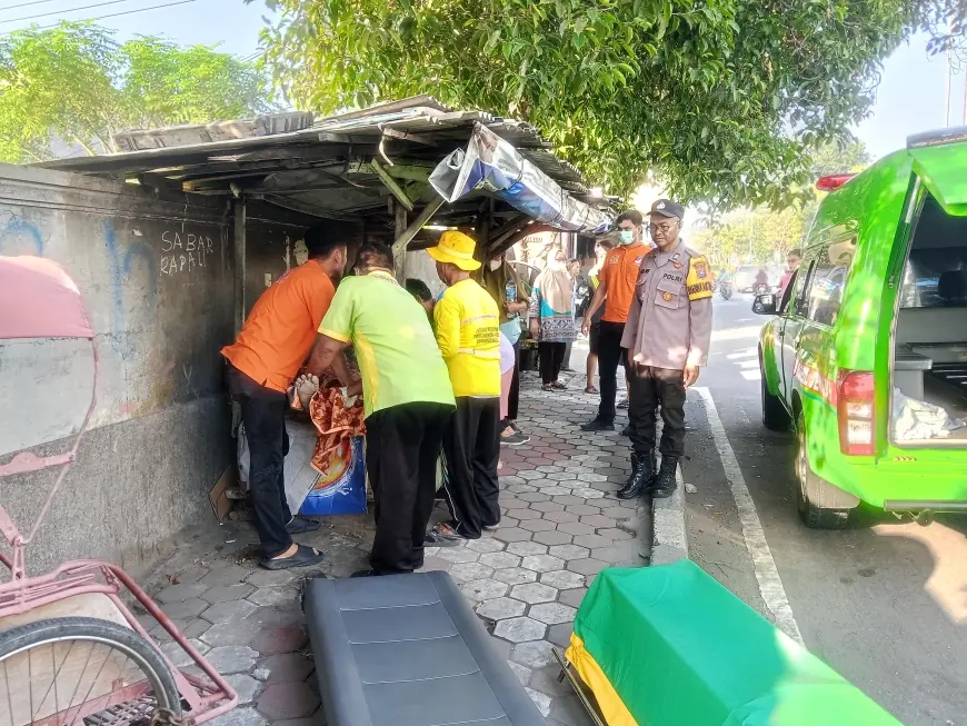 Lansia Pengayuh Becak di Gresik Tewas di Trotoar