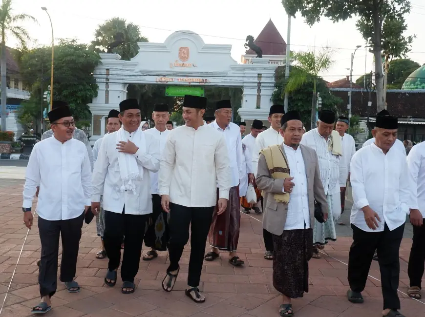 Bupati Lindra dan Forkopimda Salat Iduladha di Masjid Agung Tuban