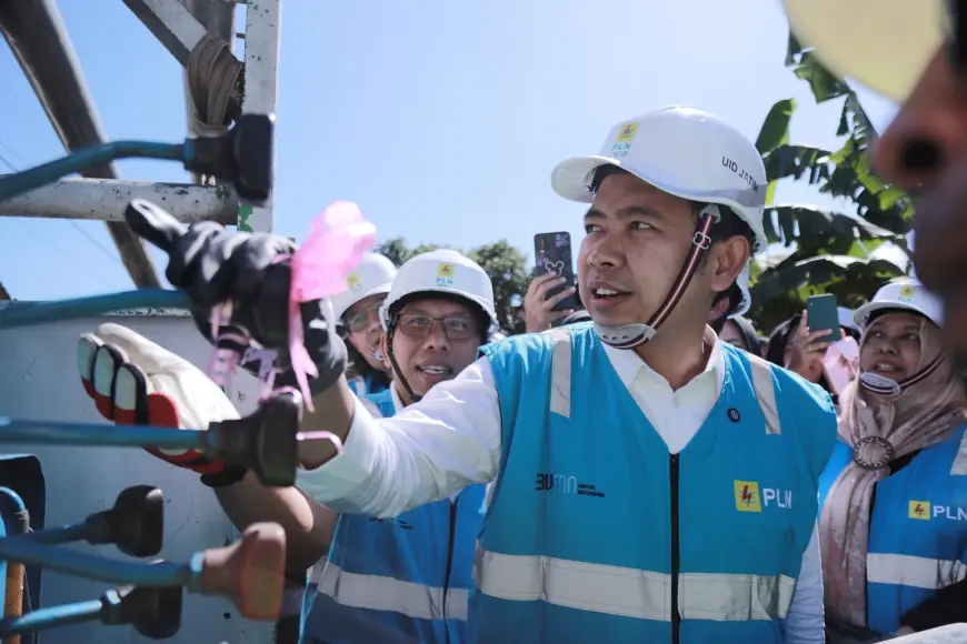 Pemkab Jember Terima Bantuan Ratusan Tiang Listrik, Jalanan Bandealit Bakal Terang Benderang