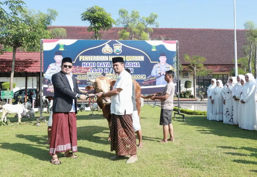 Iduladha 2025, Polres Jombang Bagikan 32 Ekor Hewan Kurban ke Pesantren dan Warga