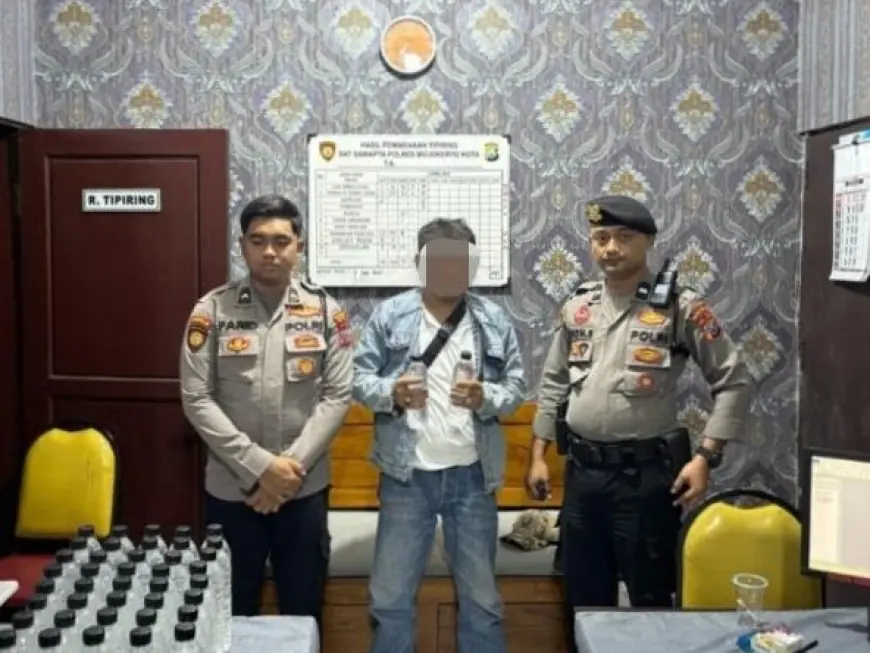 Penjual Miras Asal Surabaya Digaruk di Dawarblandong Mojokerto