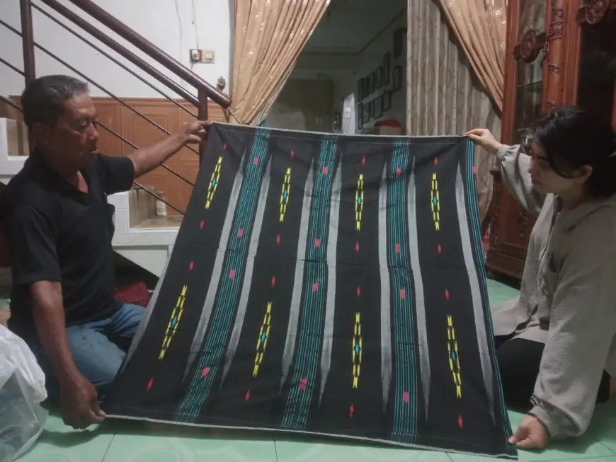 Melihat Perajin Tenun Ikat Tradisional Gresik yang Terancam Krisis Regenerasi
