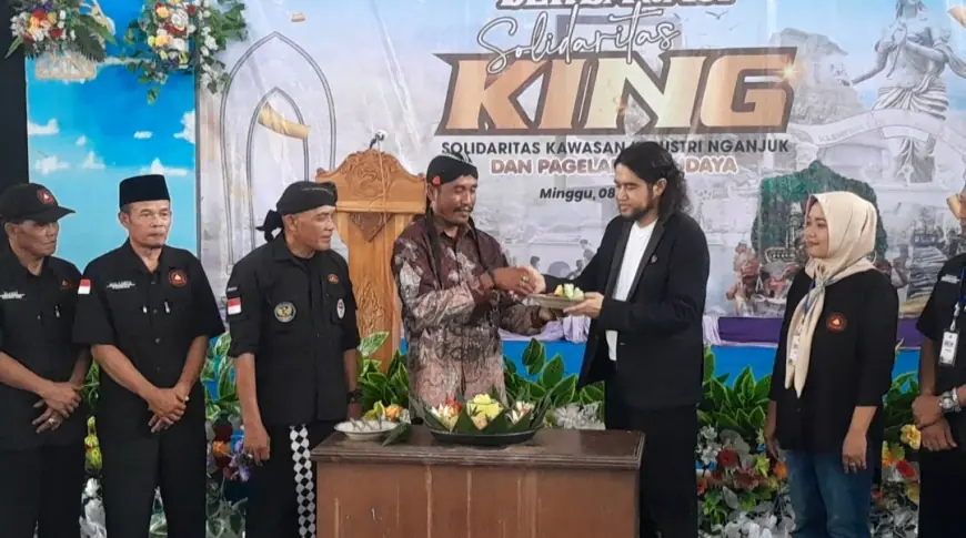 Potong Tumpeng Warnai Deklarasi Solidaritas Kawasan Industri Nganjuk