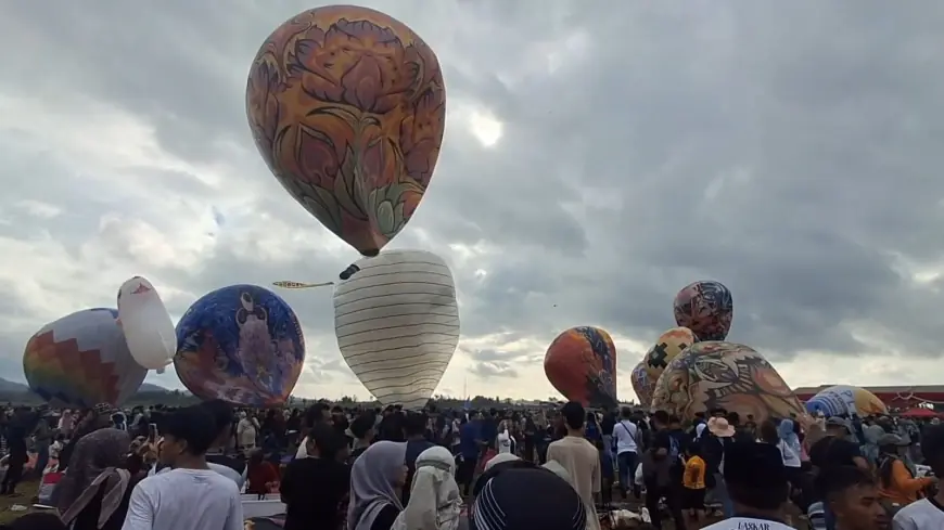Kemeriahan Festival Balon Udara di Tulungagung: 43 Balon Mengudara Ditonton oleh Ribuan Warga