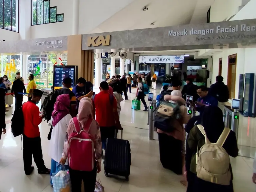 Puncak Arus Balik Iduladha 2025: Lebih dari 43 Ribu Penumpang Padati Stasiun Daop 8 Surabaya