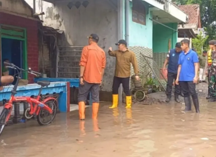 Bersama BPBD, Kapolres Jombang Turun Tangan Bantu Korban Banjir