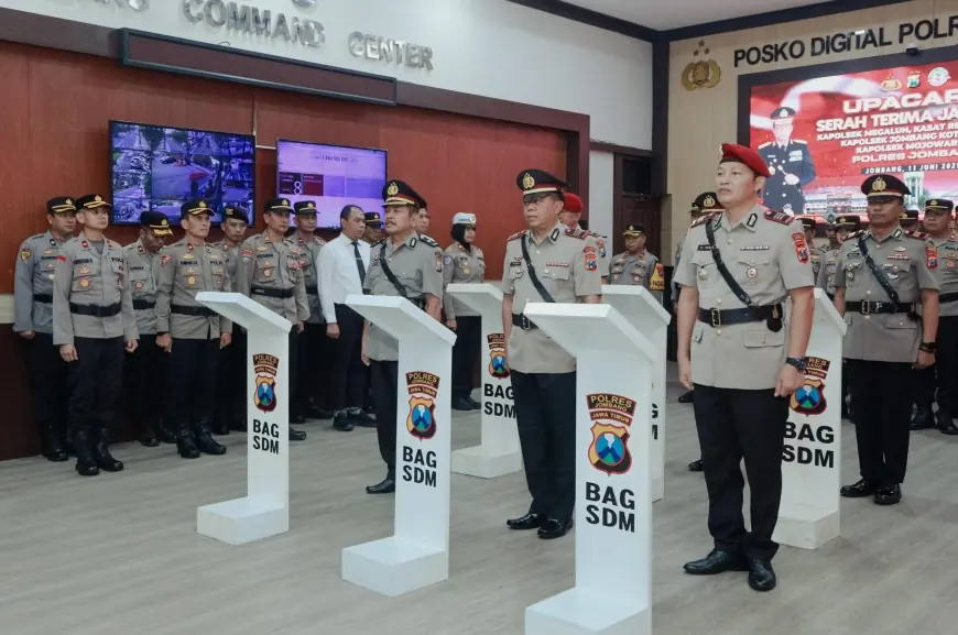 Rotasi Jabatan Kasatnarkoba dan Polsek Jajaran, Ini Pesan Kapolres Jombang
