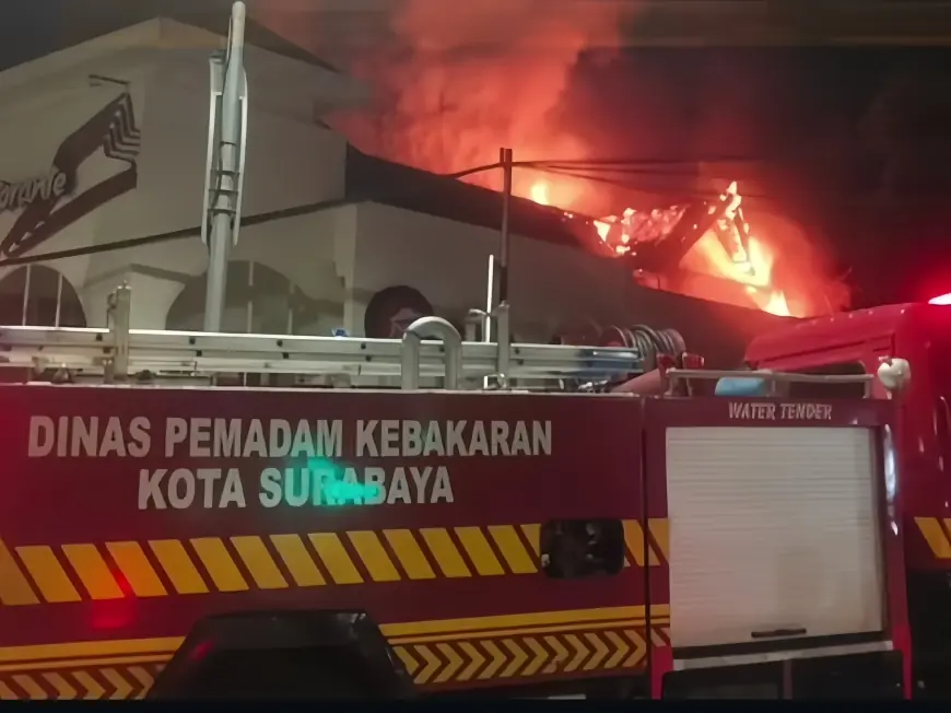 Gerai Terbakar, Motor Disambar: Kebakaran Pizza Hut di Darmo Diwarnai Aksi Pencurian