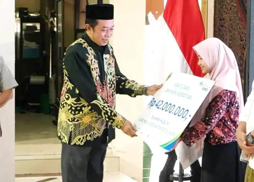 Buruh Tani Tembakau dan Guru Ngaji di Bondowoso Terima Jaminan Ketenagakerjaan