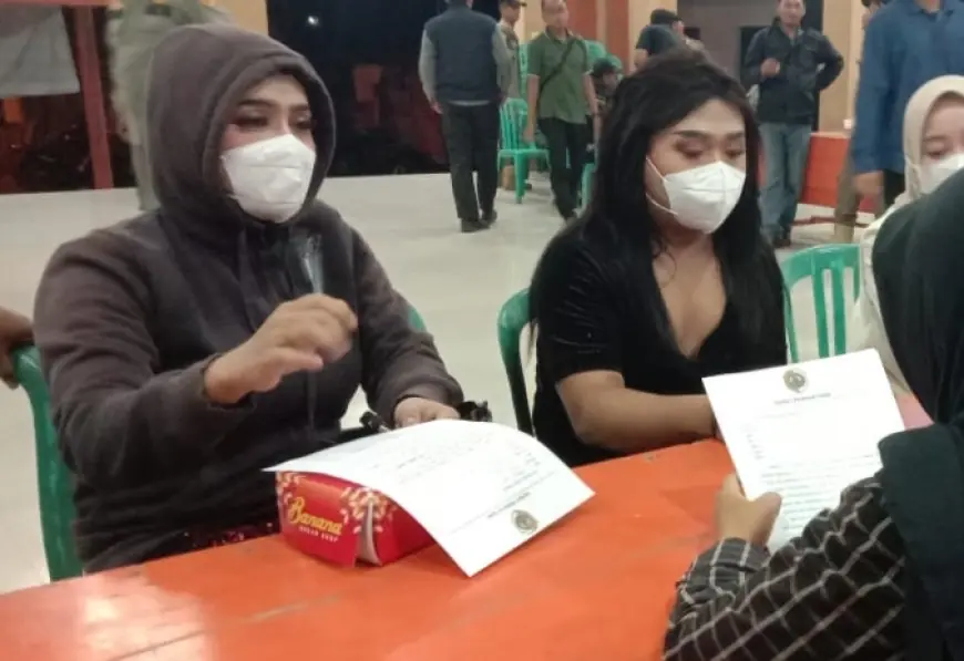 Meresahkan Masyarakat, Dua Waria di Mojokerto Diciduk Satpol PP