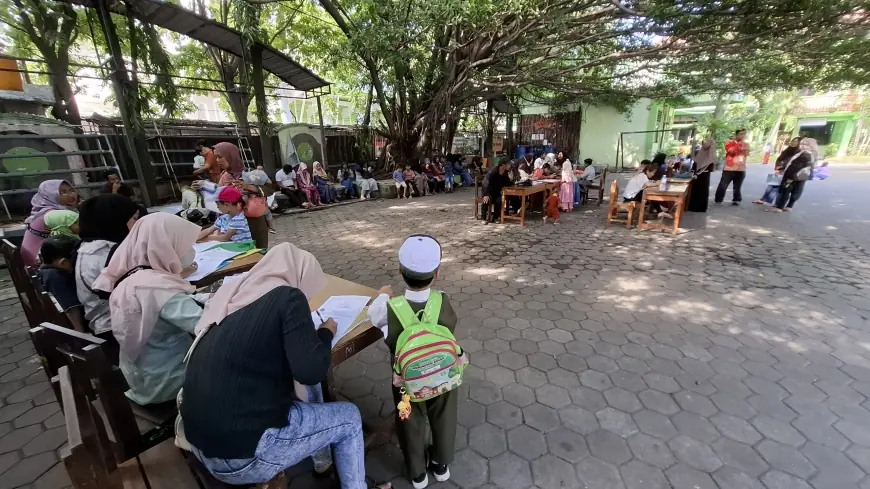 Masalah SPMB di Gresik, Banyak Orang Tua Belum Bisa Daftar Online Mandiri
