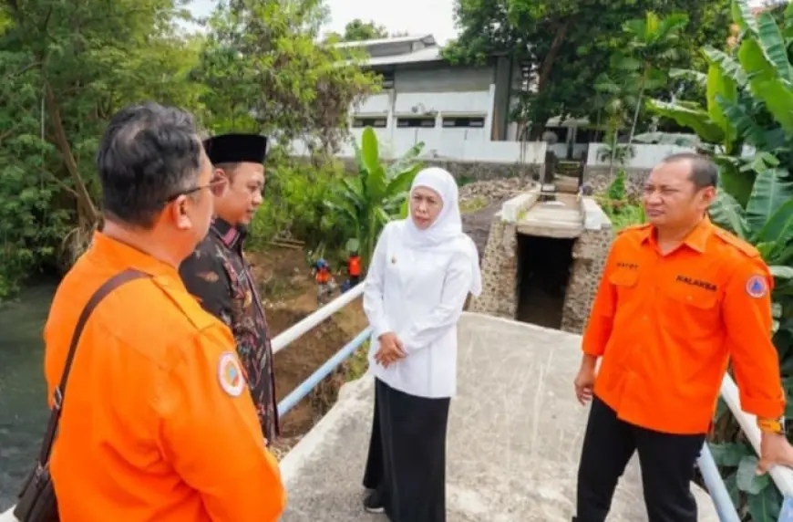Khofifah Targetkan Rekonstruksi Jembatan di Ponpe Zainul Hasan Genggong Rampung Agustus