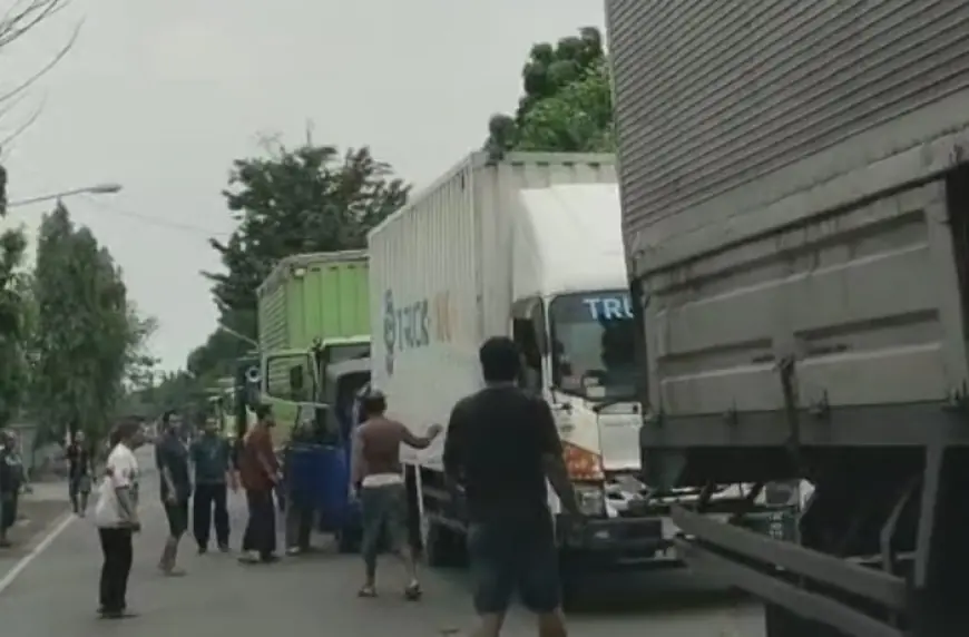 Akibat Rem Blong, Laka Karambol di Kota Probolinggo Lukai 3 Korban