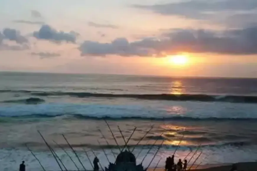 Menikmati Sunset dan Ikan Bakar di Pantai Serang Blitar