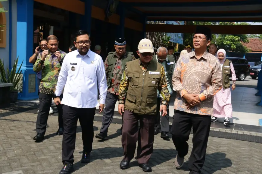 Mewakili Bupati Nganjuk, Mas Handy Dampingi Mendikdasmen Monitoring SPMB 2025