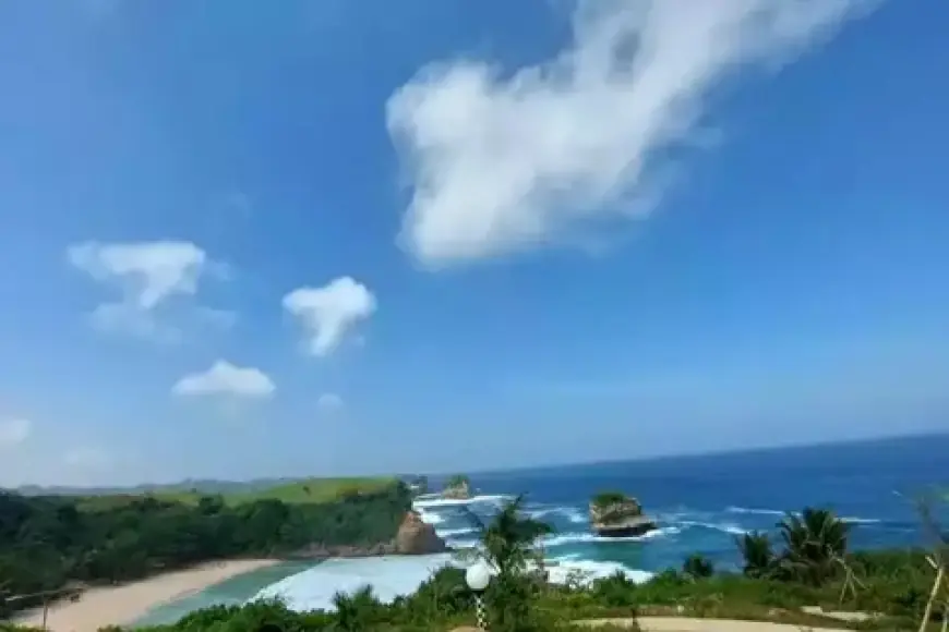 Pantai Pudak dan Songgo Langit, Destinasi Hits Baru di Blitar Selatan